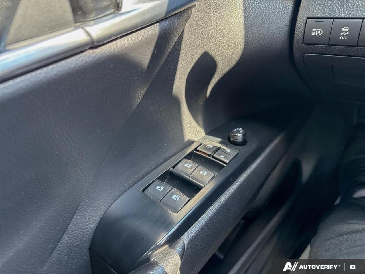 2020 Toyota Camry SE UPGRADE/ HYBRID / NO ACCIDENTS / LEATHER / ROOF - Photo #13