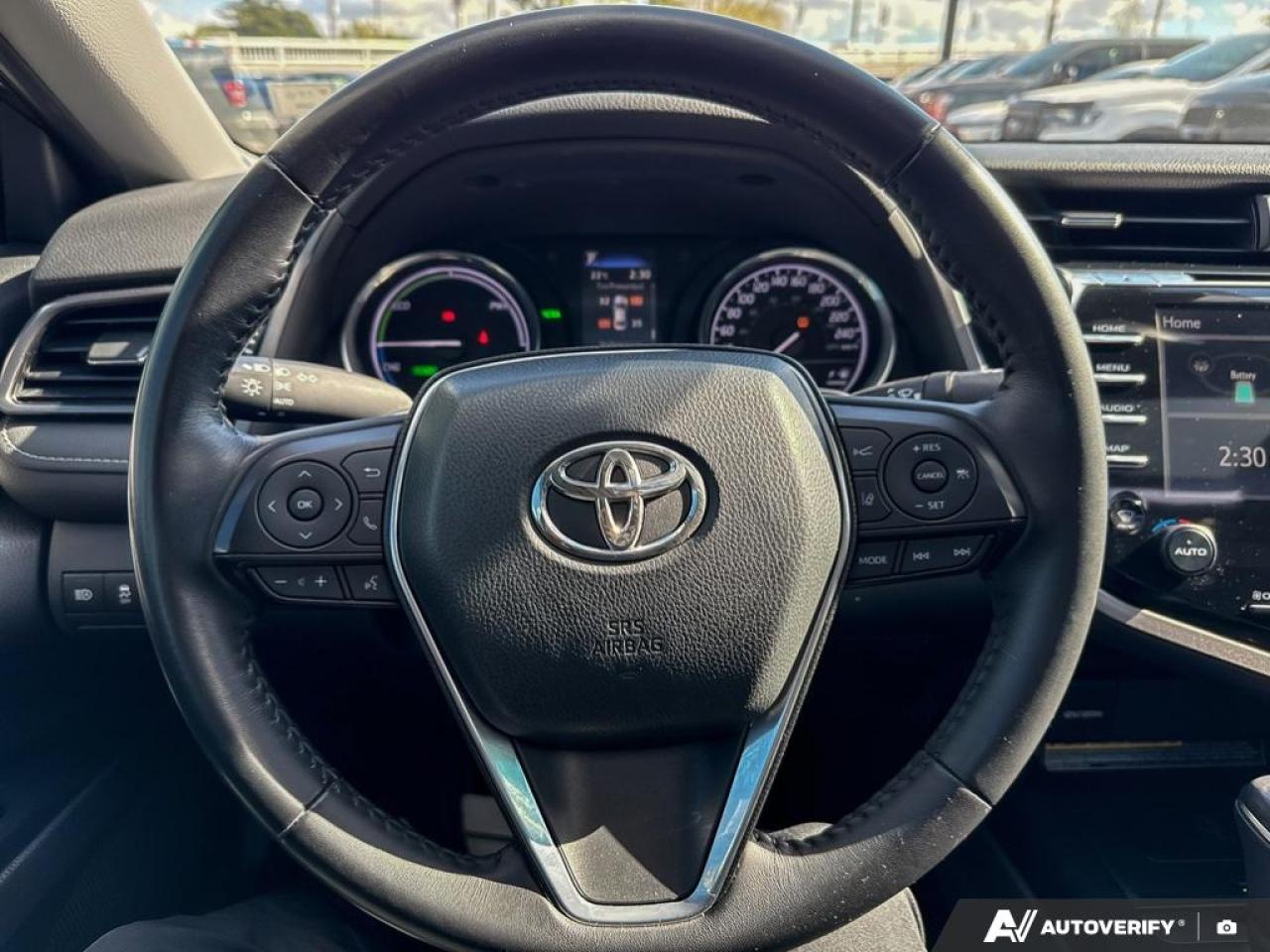 2020 Toyota Camry SE UPGRADE/ HYBRID / NO ACCIDENTS / LEATHER / ROOF - Photo #20