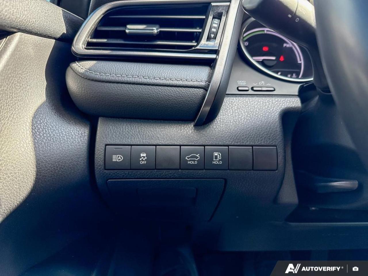 2020 Toyota Camry SE UPGRADE/ HYBRID / NO ACCIDENTS / LEATHER / ROOF - Photo #14