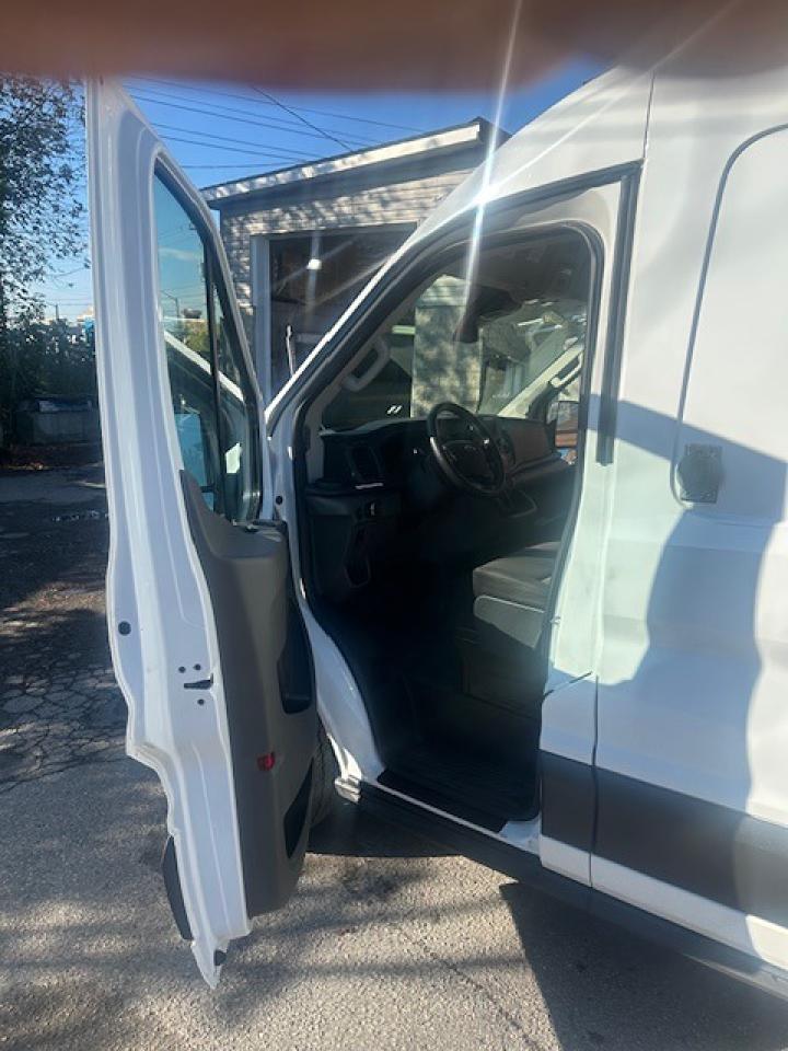 2022 Ford Transit Cargo Van T-250 148" Med Rf 9070 GVWR RWD Photo