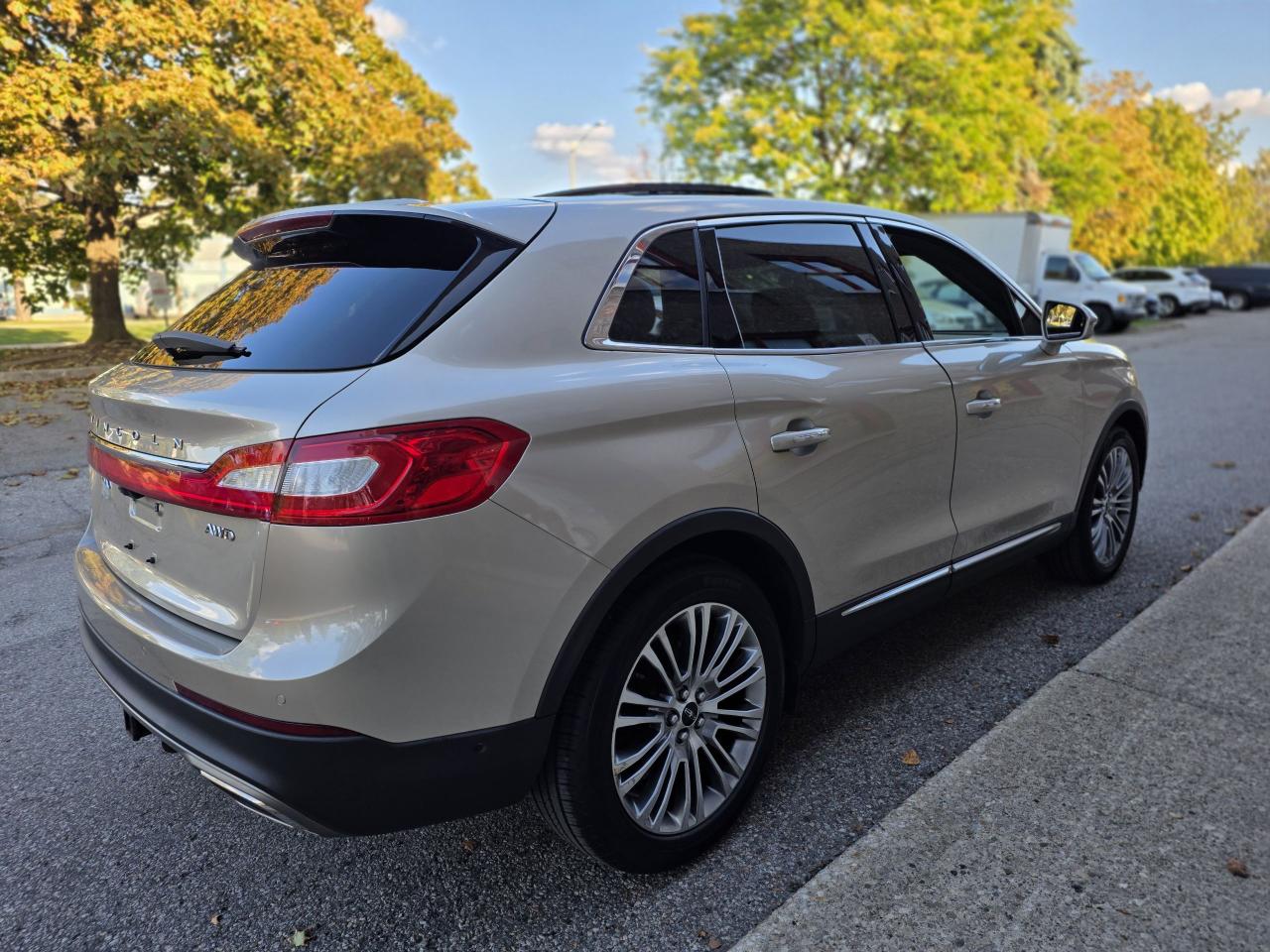 2017 Lincoln MKX  - Photo #4