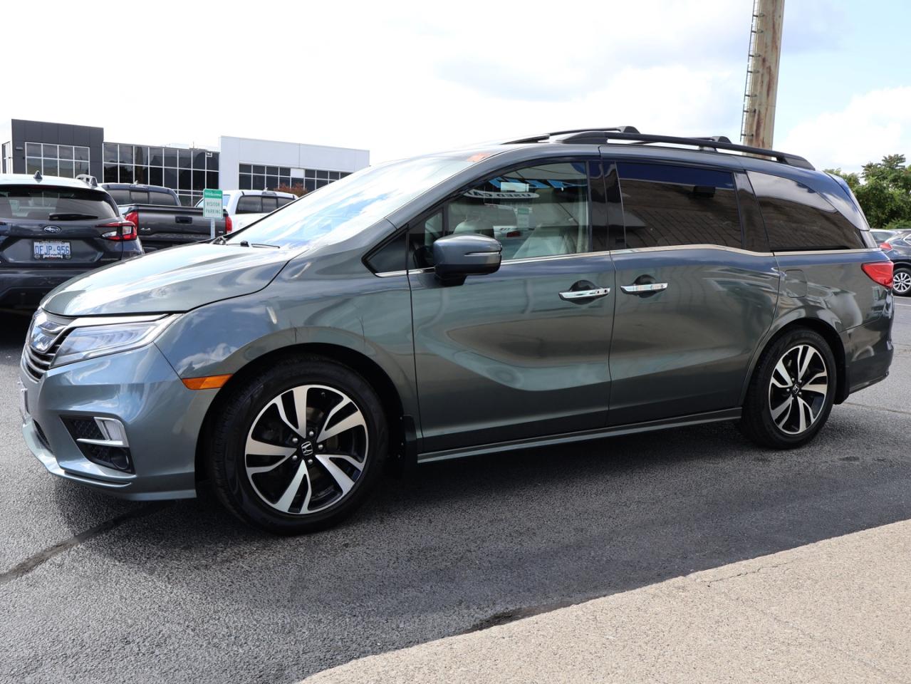 2019 Honda Odyssey TOURING CERTIFIED *ACCIDENT FREE*HONDA MAINTAIN* CAMERA DVD NAV BLUETOOTH LEATHER HEATED SEATS SUNROOF CRUISE ALLOYS Photo2