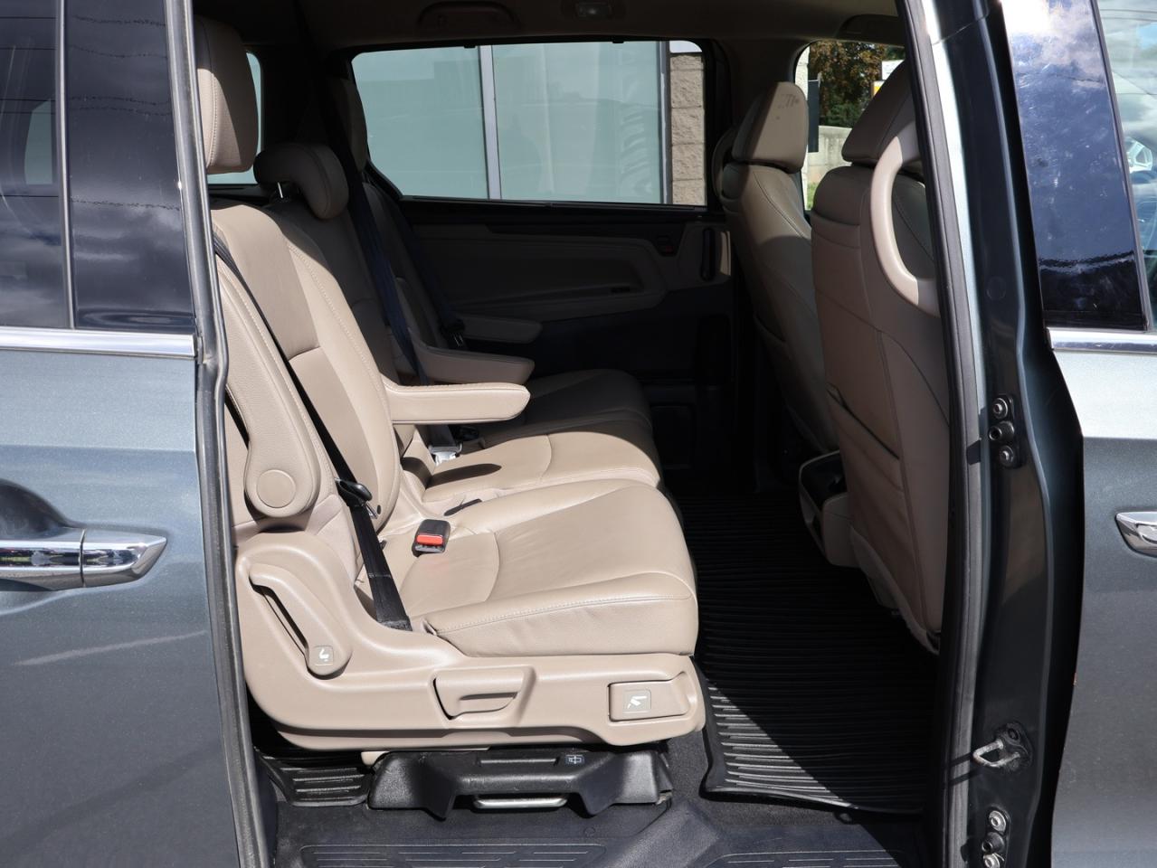 2019 Honda Odyssey TOURING CERTIFIED *ACCIDENT FREE*HONDA MAINTAIN* CAMERA DVD NAV BLUETOOTH LEATHER HEATED SEATS SUNROOF CRUISE ALLOYS - Photo #17