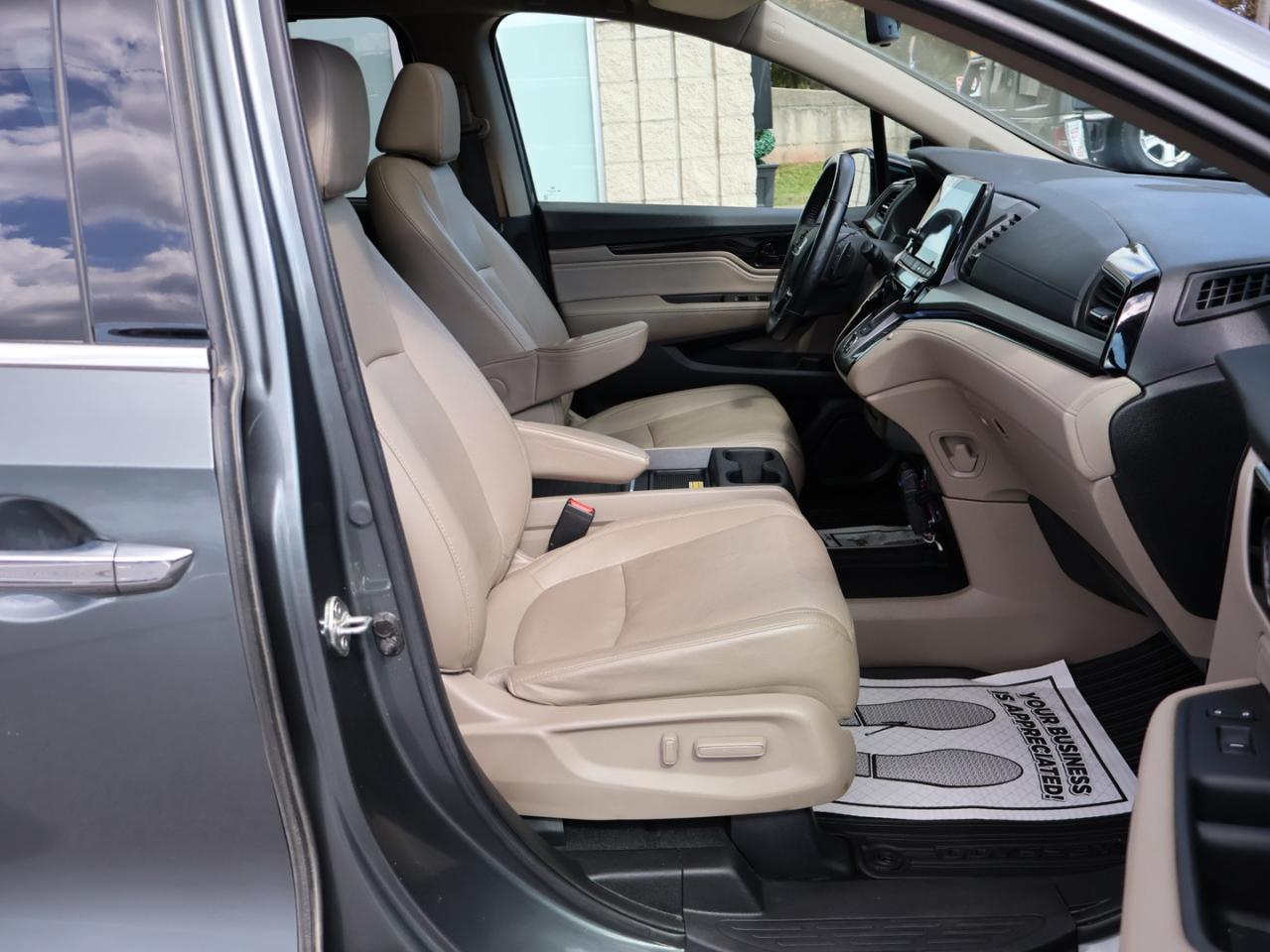 2019 Honda Odyssey TOURING CERTIFIED *ACCIDENT FREE*HONDA MAINTAIN* CAMERA DVD NAV BLUETOOTH LEATHER HEATED SEATS SUNROOF CRUISE ALLOYS - Photo #19