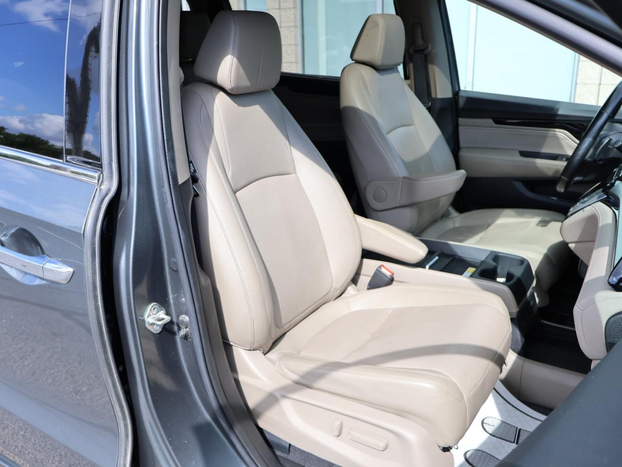 2019 Honda Odyssey TOURING CERTIFIED *ACCIDENT FREE*HONDA MAINTAIN* CAMERA DVD NAV BLUETOOTH LEATHER HEATED SEATS SUNROOF CRUISE ALLOYS - Photo #20