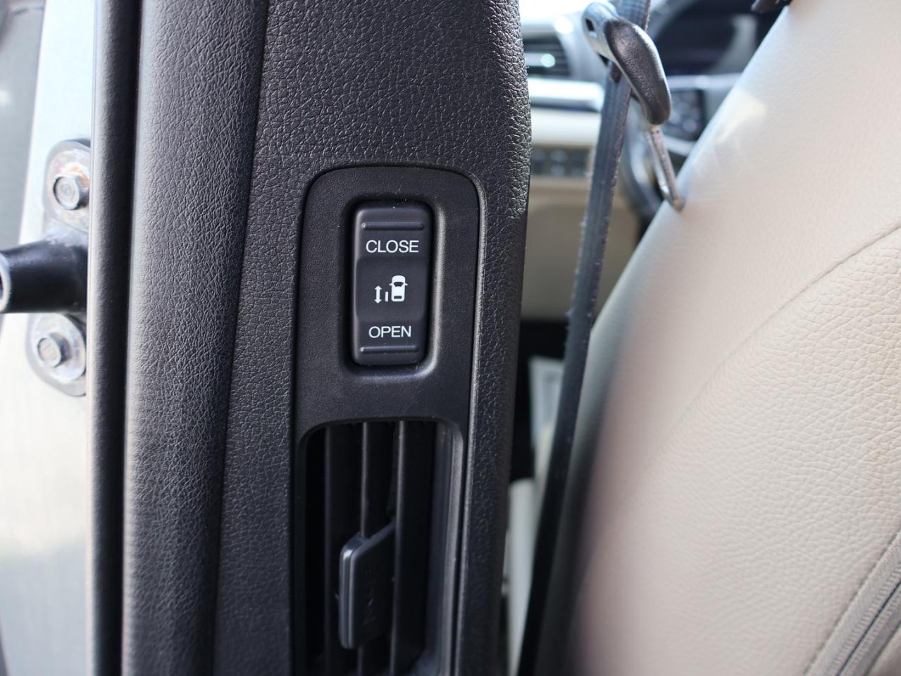2019 Honda Odyssey TOURING CERTIFIED *ACCIDENT FREE*HONDA MAINTAIN* CAMERA DVD NAV BLUETOOTH LEATHER HEATED SEATS SUNROOF CRUISE ALLOYS - Photo #27