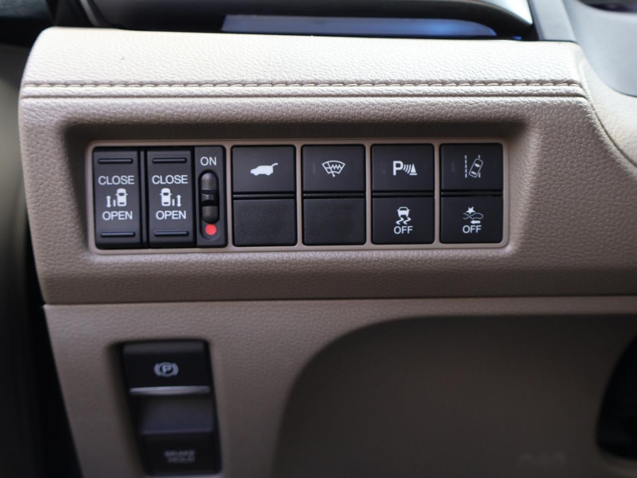 2019 Honda Odyssey TOURING CERTIFIED *ACCIDENT FREE*HONDA MAINTAIN* CAMERA DVD NAV BLUETOOTH LEATHER HEATED SEATS SUNROOF CRUISE ALLOYS - Photo #31