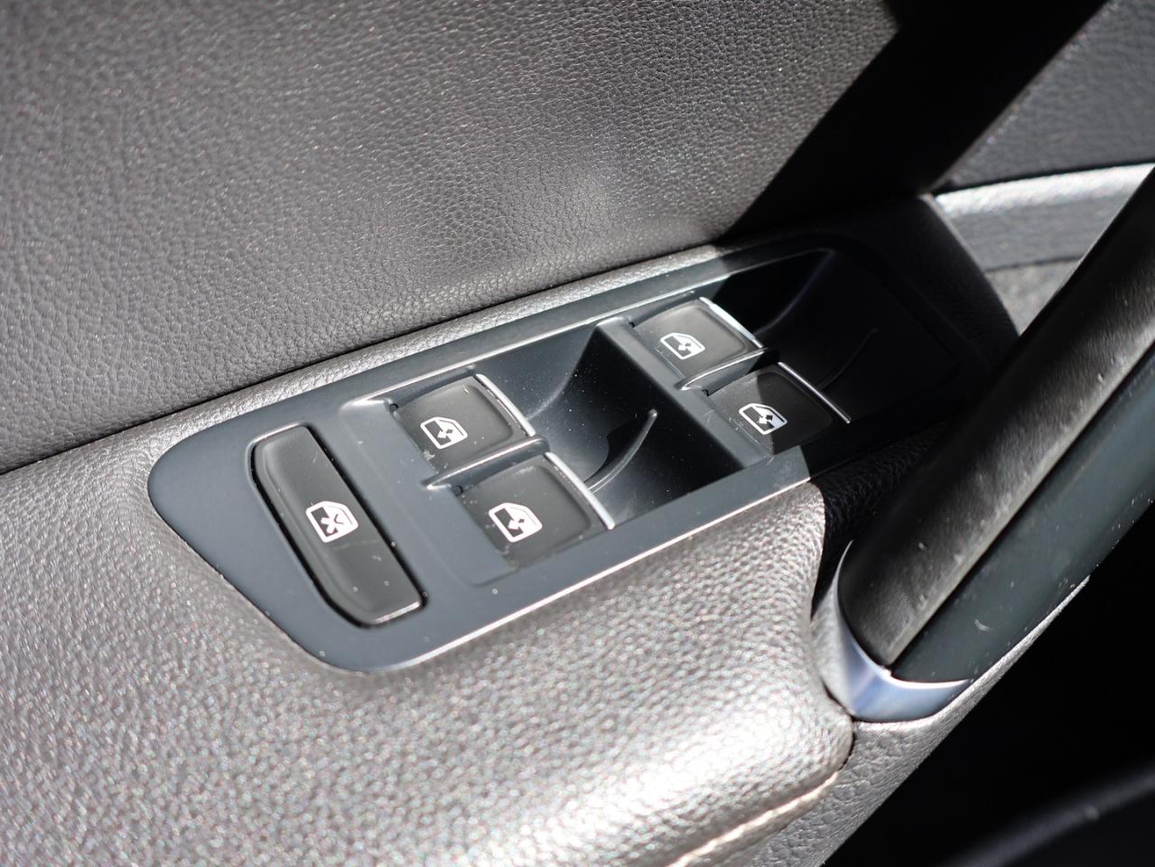 2016 Volkswagen Golf R PREMIUM CERTIFIED CAMERA BLUETOOTH LEATHER HEATED SEATS CRUISE ALLOYS - Photo #29