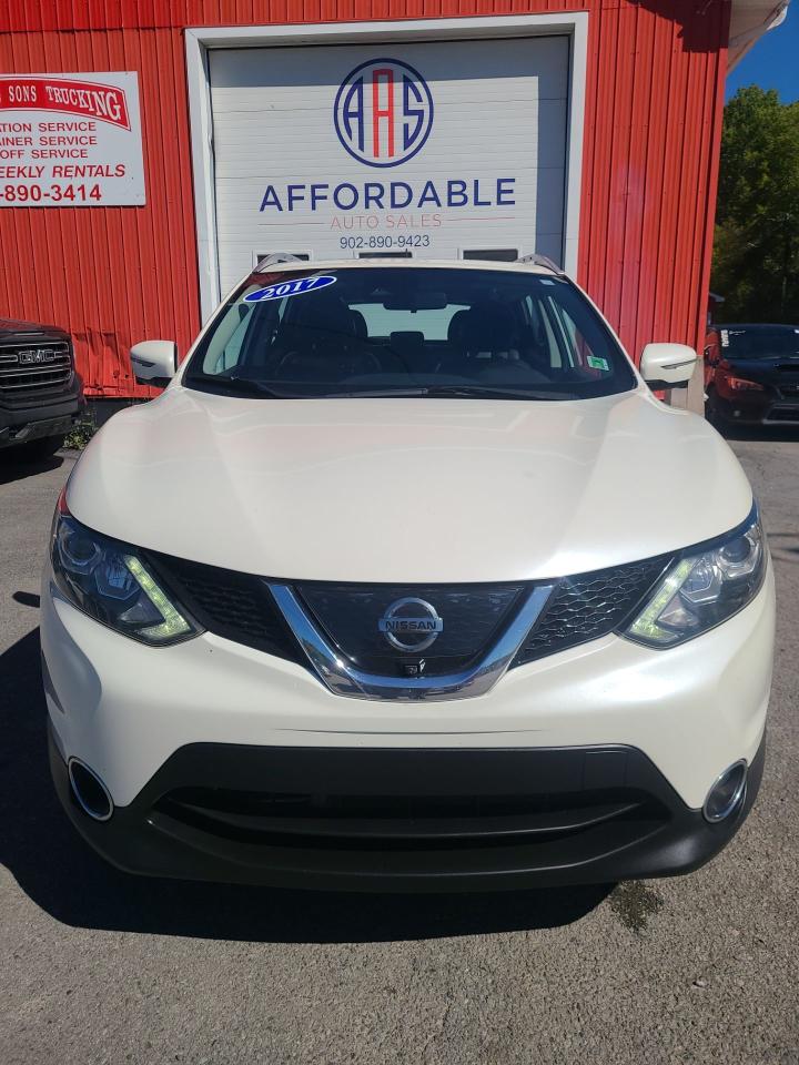 2017 Nissan Qashqai S - Photo #3