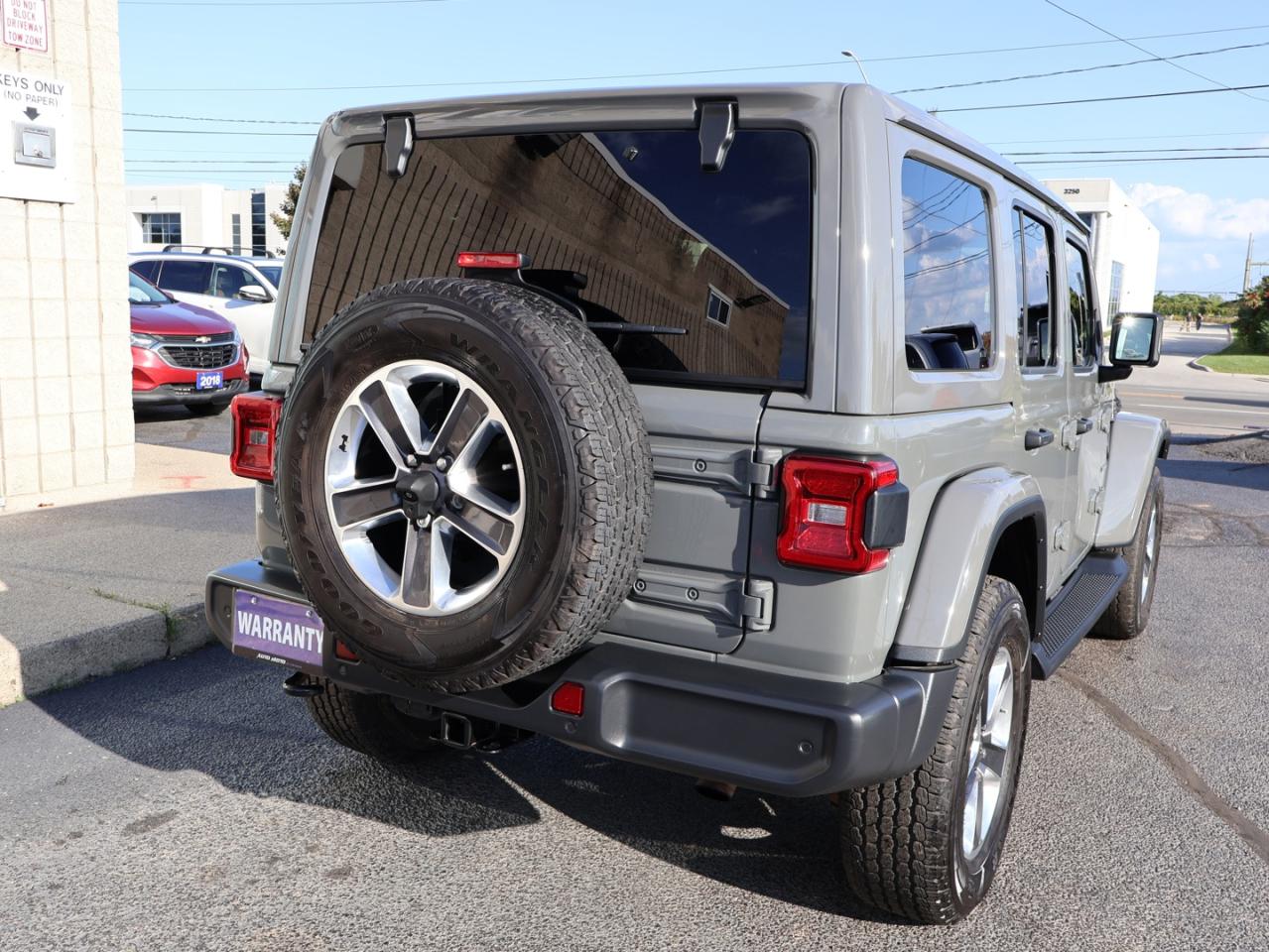 2019 Jeep Wrangler UNLIMITED SAHARA 4WD CERTIFIED *ACCIDENT FREE*JEEP MAINTAIN* CAMERA NAV BLUETOOTH LEATHER HEATED SEATS CRUISE ALLOYS - Photo #6