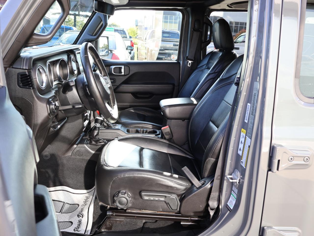 2019 Jeep Wrangler UNLIMITED SAHARA 4WD CERTIFIED *ACCIDENT FREE*JEEP MAINTAIN* CAMERA NAV BLUETOOTH LEATHER HEATED SEATS CRUISE ALLOYS - Photo #15