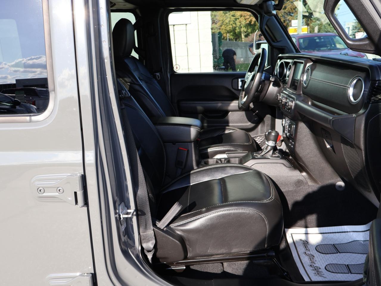 2019 Jeep Wrangler UNLIMITED SAHARA 4WD CERTIFIED *ACCIDENT FREE*JEEP MAINTAIN* CAMERA NAV BLUETOOTH LEATHER HEATED SEATS CRUISE ALLOYS - Photo #18
