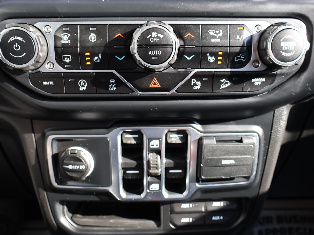 2019 Jeep Wrangler UNLIMITED SAHARA 4WD CERTIFIED *ACCIDENT FREE*JEEP MAINTAIN* CAMERA NAV BLUETOOTH LEATHER HEATED SEATS CRUISE ALLOYS - Photo #25