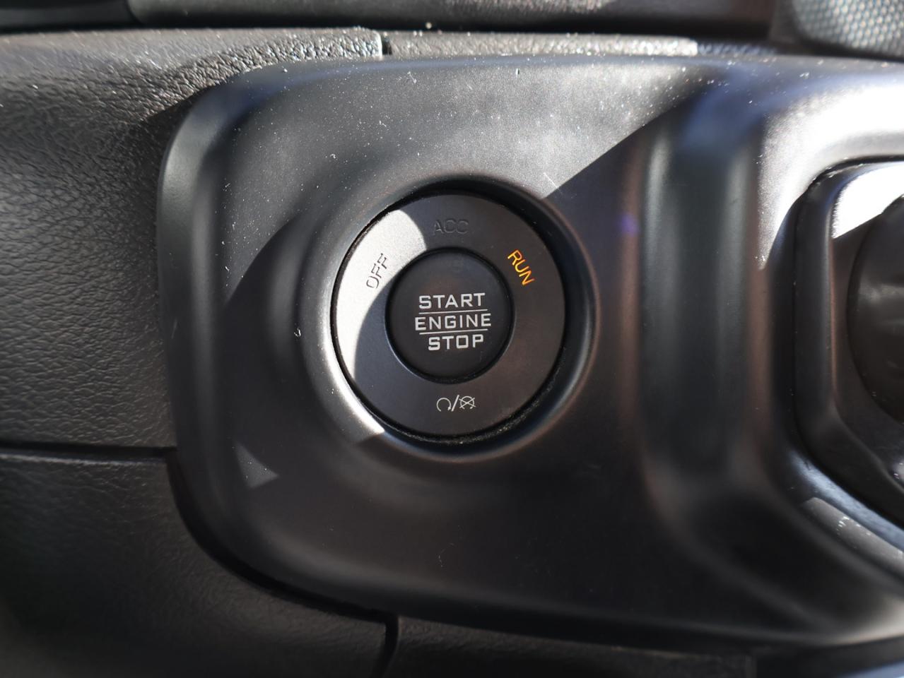 2019 Jeep Wrangler UNLIMITED SAHARA 4WD CERTIFIED *ACCIDENT FREE*JEEP MAINTAIN* CAMERA NAV BLUETOOTH LEATHER HEATED SEATS CRUISE ALLOYS - Photo #26