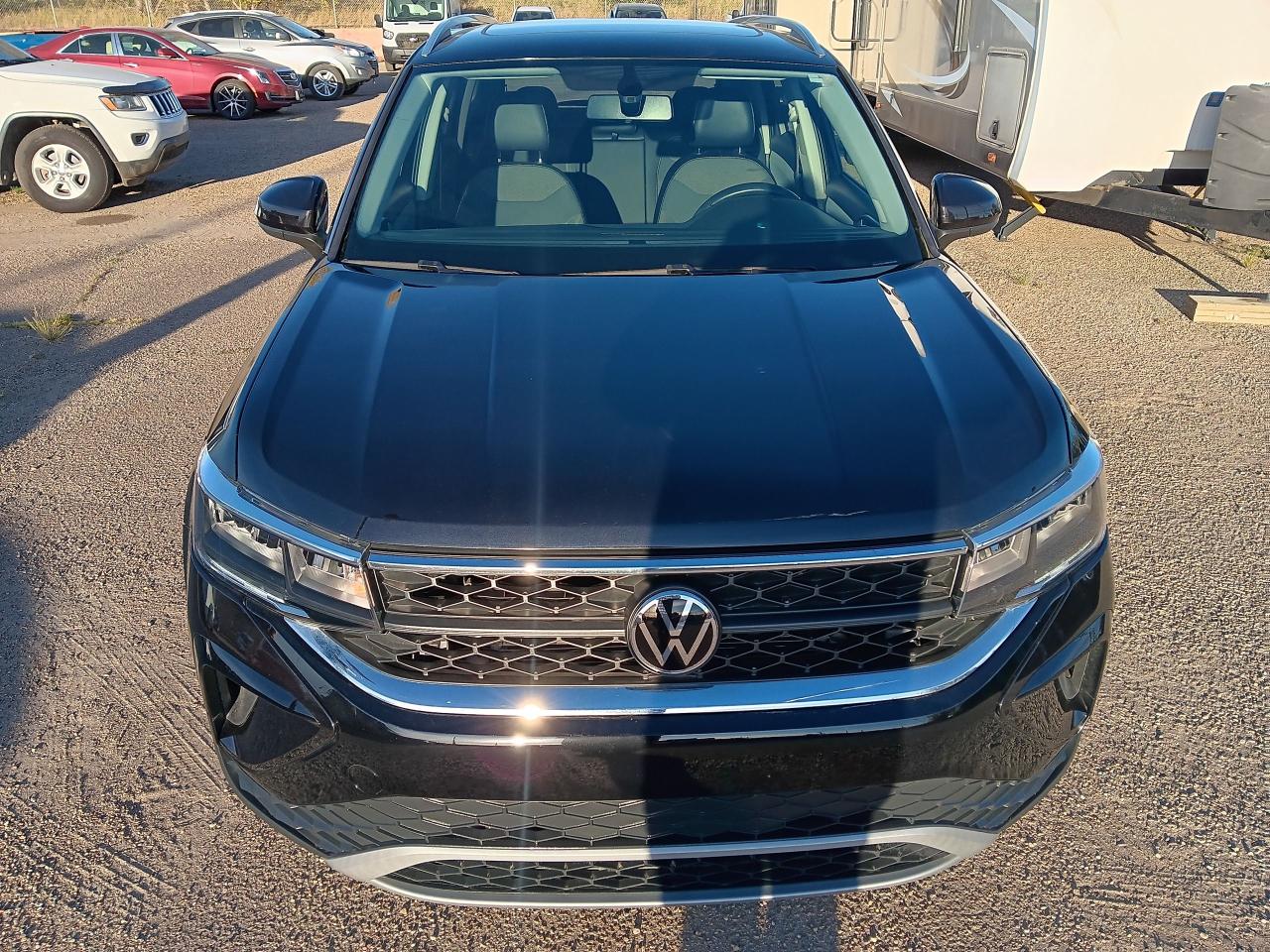 2022 Volkswagen Taos Comfortline +, Pano, BU Cam, Htd Seats, Blindspot - Photo #2