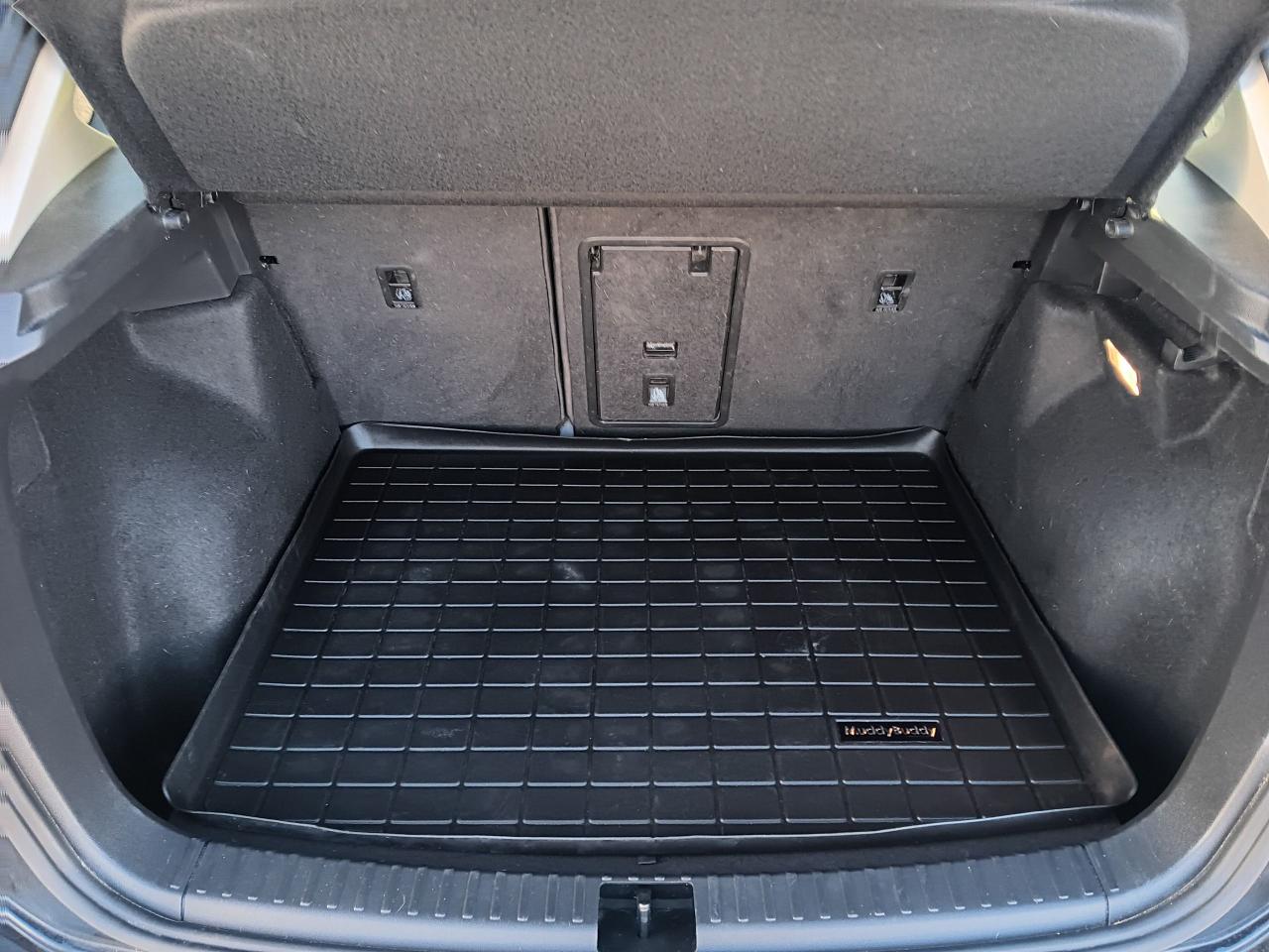2022 Volkswagen Taos Comfortline +, Pano, BU Cam, Htd Seats, Blindspot - Photo #7