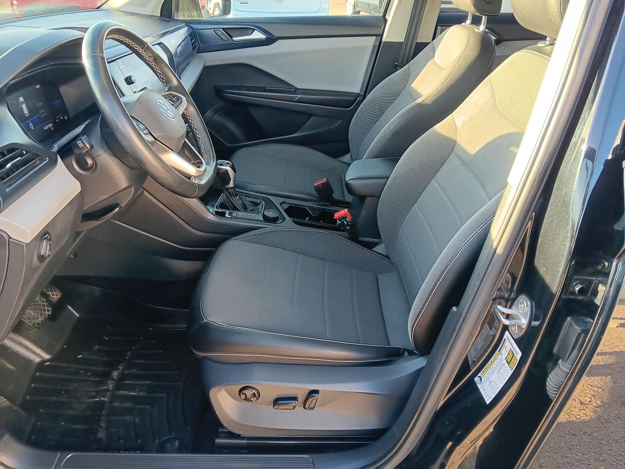 2022 Volkswagen Taos Comfortline +, Pano, BU Cam, Htd Seats, Blindspot - Photo #10