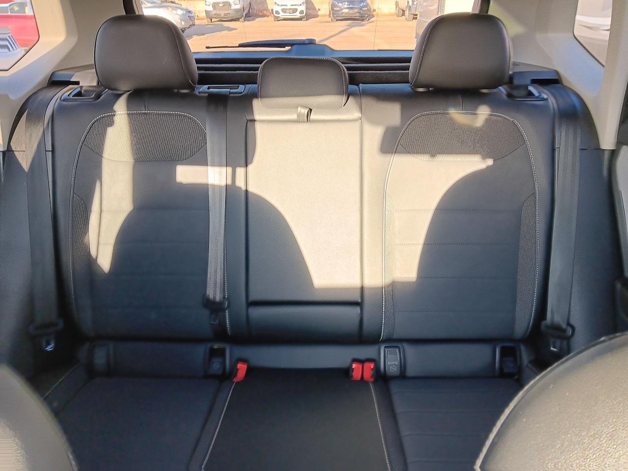 2022 Volkswagen Taos Comfortline +, Pano, BU Cam, Htd Seats, Blindspot - Photo #12