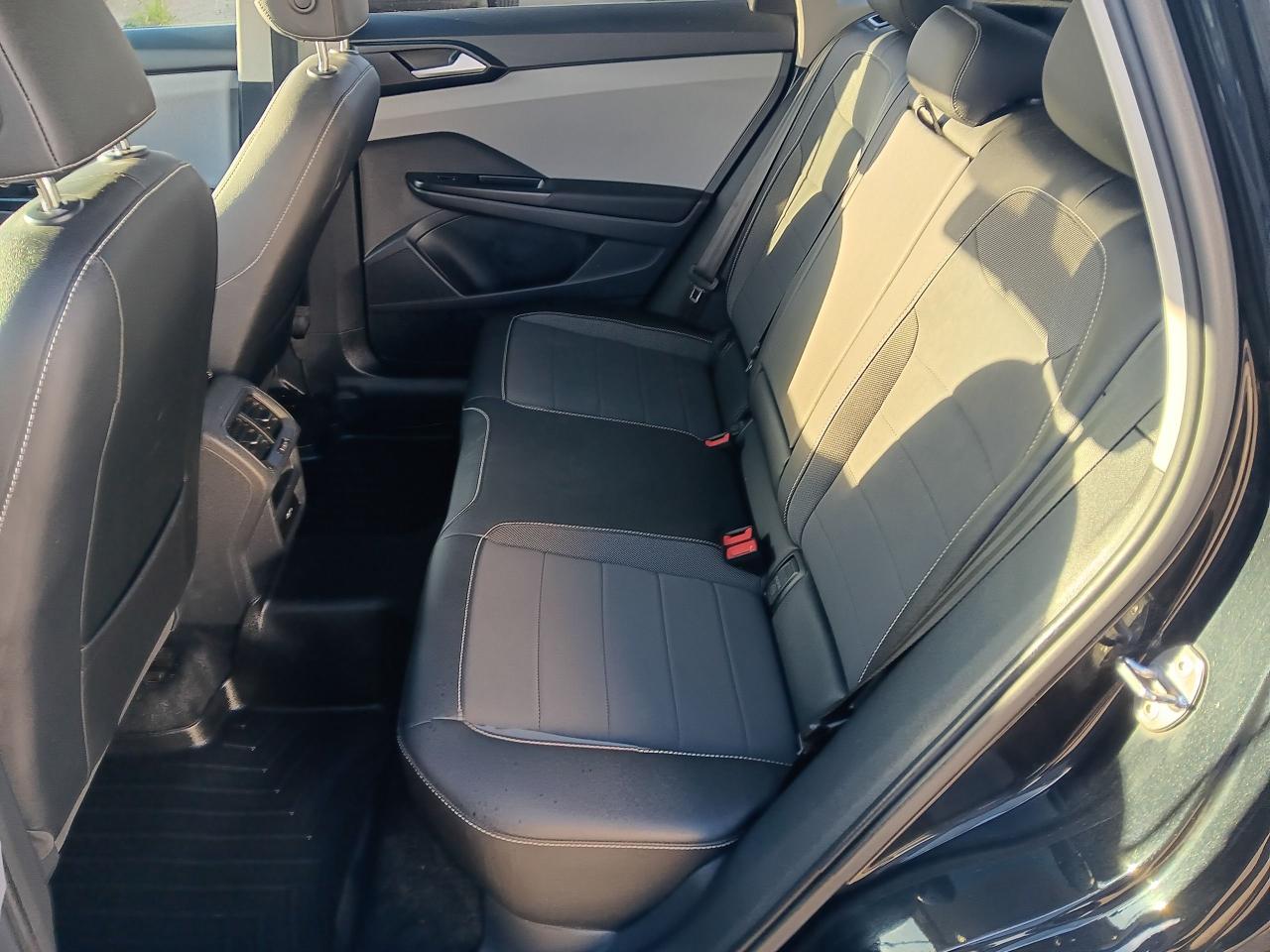 2022 Volkswagen Taos Comfortline +, Pano, BU Cam, Htd Seats, Blindspot - Photo #13