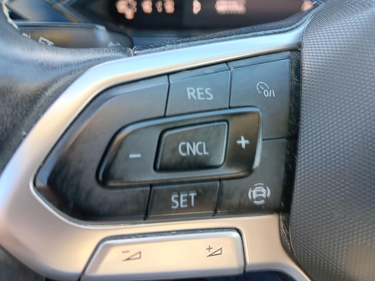 2022 Volkswagen Taos Comfortline +, Pano, BU Cam, Htd Seats, Blindspot - Photo #14
