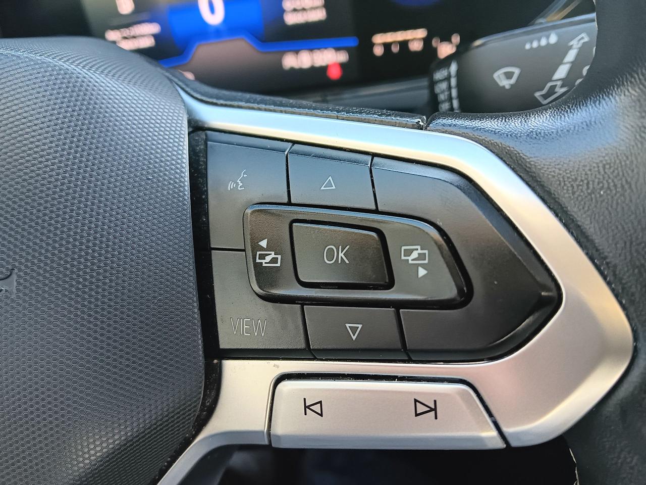 2022 Volkswagen Taos Comfortline +, Pano, BU Cam, Htd Seats, Blindspot - Photo #16