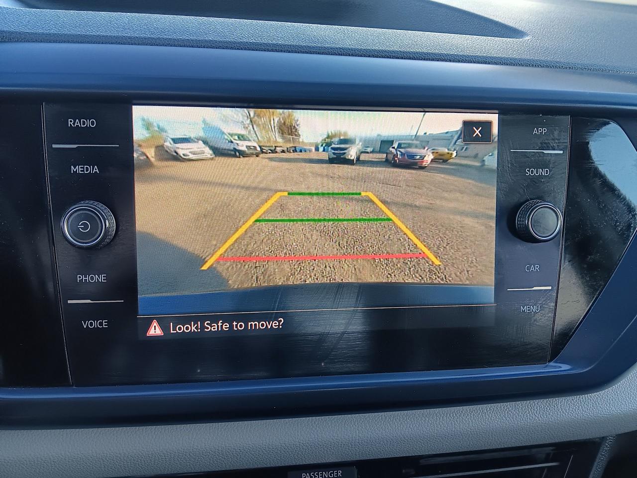 2022 Volkswagen Taos Comfortline +, Pano, BU Cam, Htd Seats, Blindspot - Photo #19