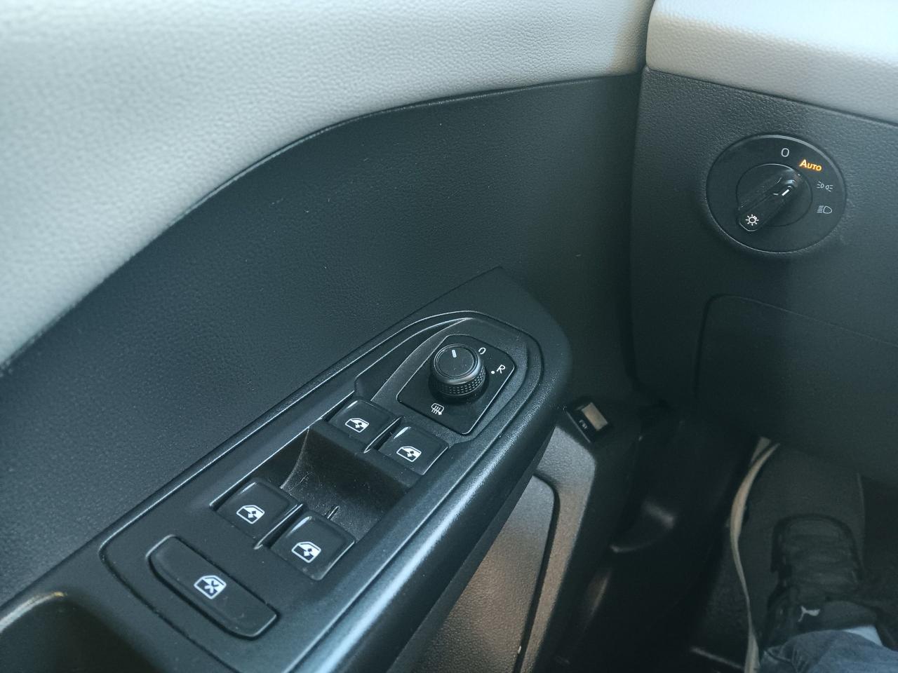 2022 Volkswagen Taos Comfortline +, Pano, BU Cam, Htd Seats, Blindspot - Photo #22