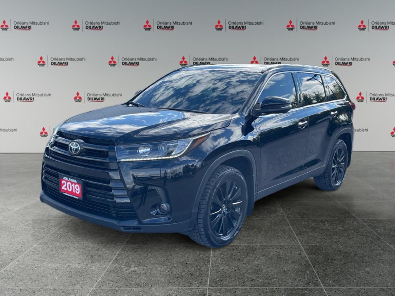Used 2019 Toyota Highlander AWD XLE for sale in Orléans, ON