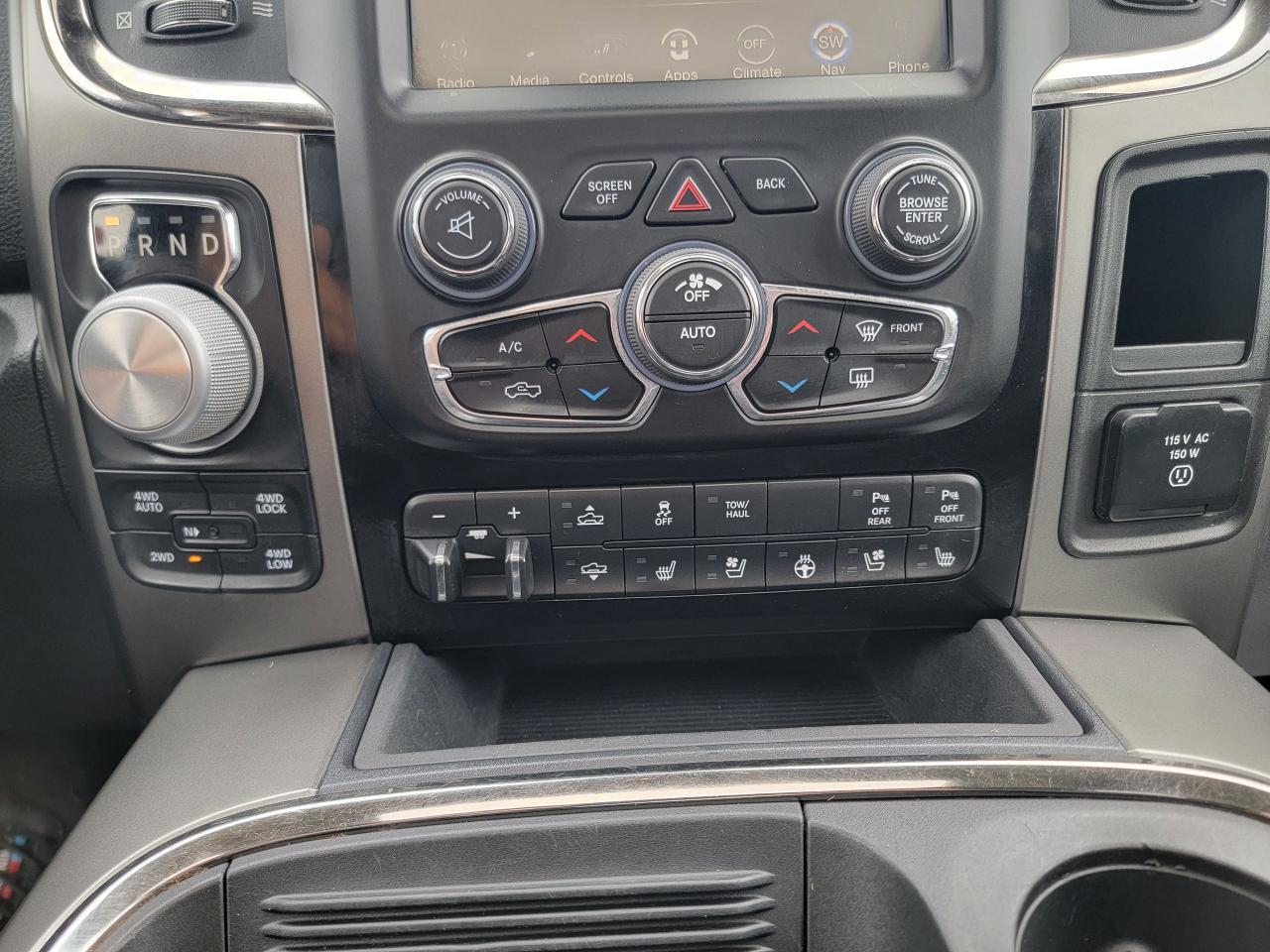 2017 RAM 1500 4WD Crew Cab 140.5" Sport - Photo #17