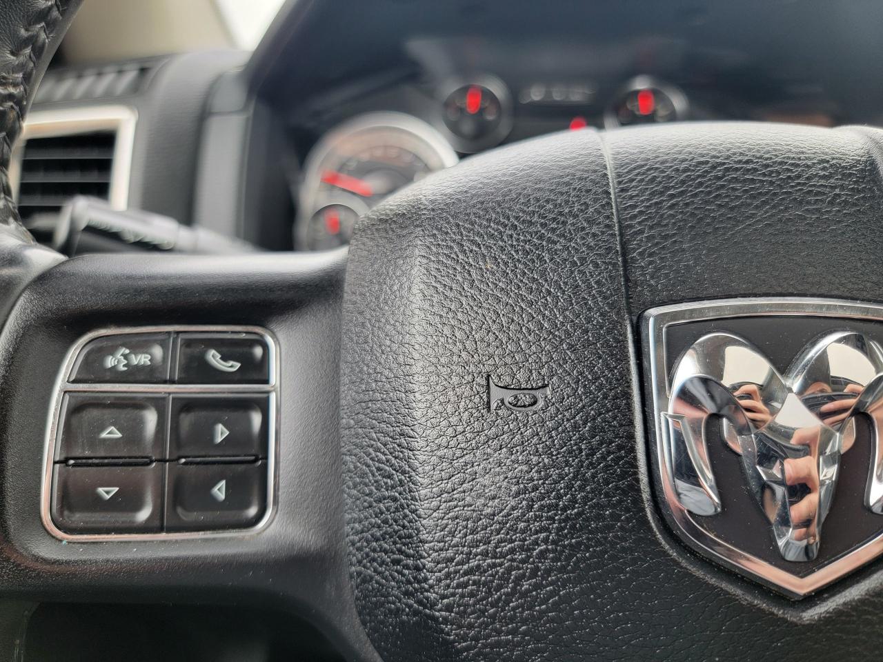 2017 RAM 1500 4WD Crew Cab 140.5" Sport - Photo #18