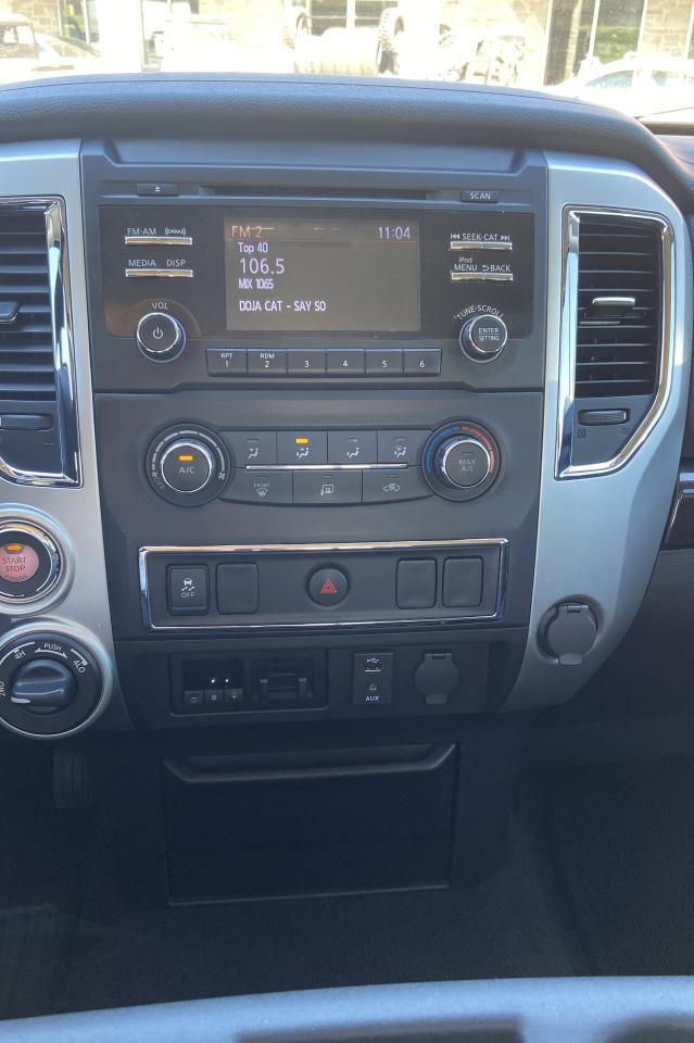 2018 Nissan Titan SV Photo