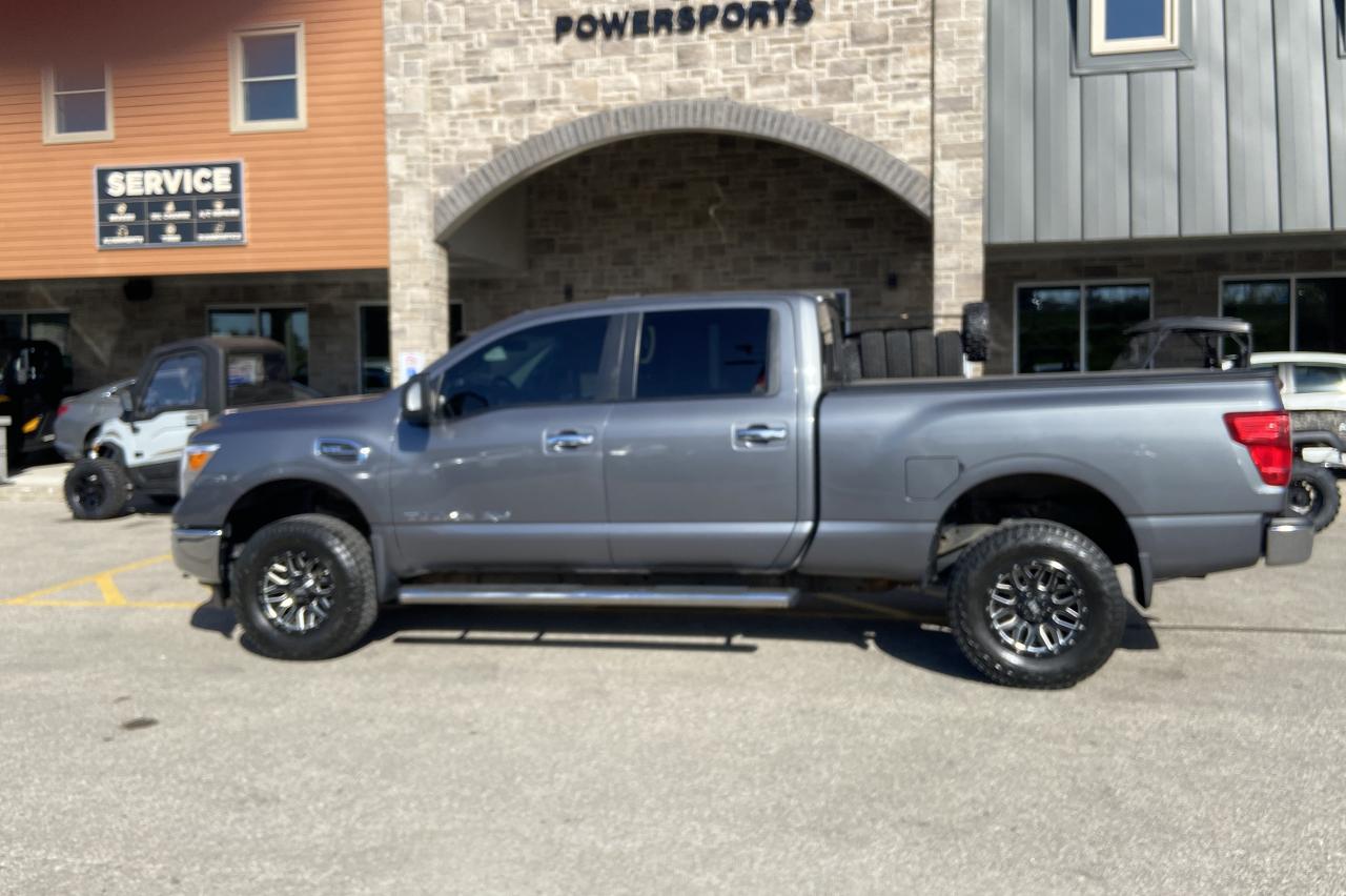 2018 Nissan Titan SV Photo