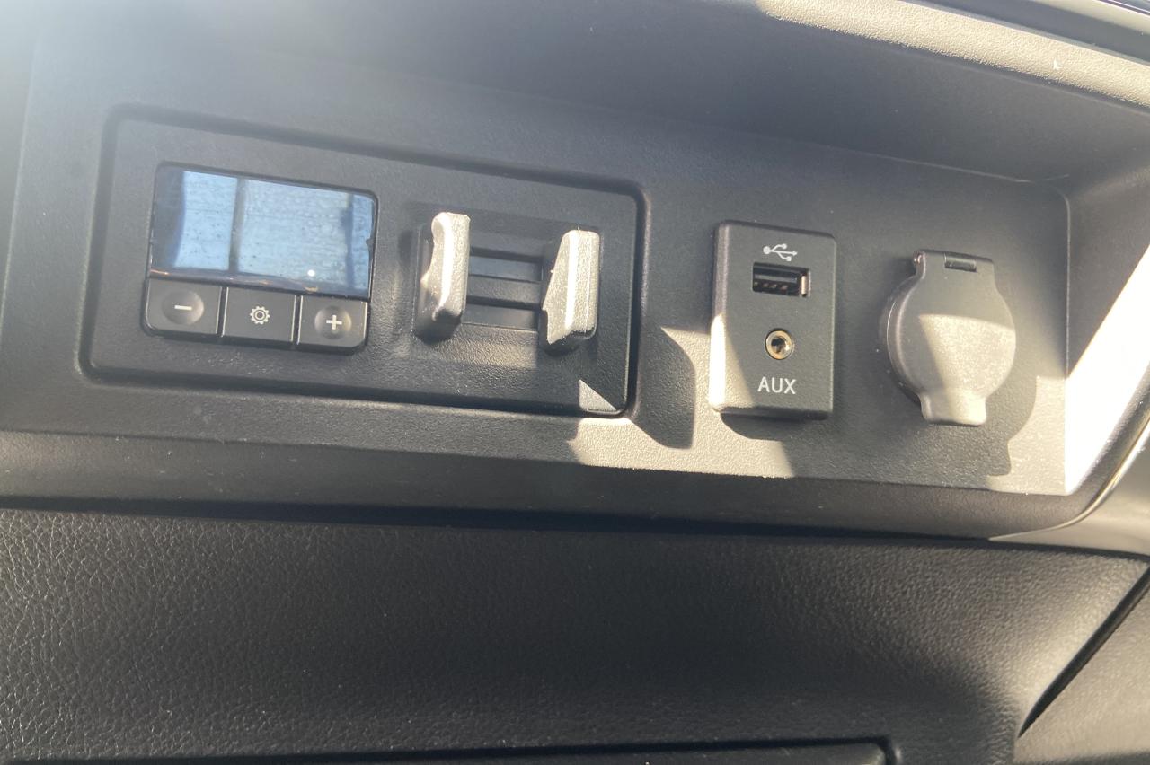 2018 Nissan Titan SV Photo