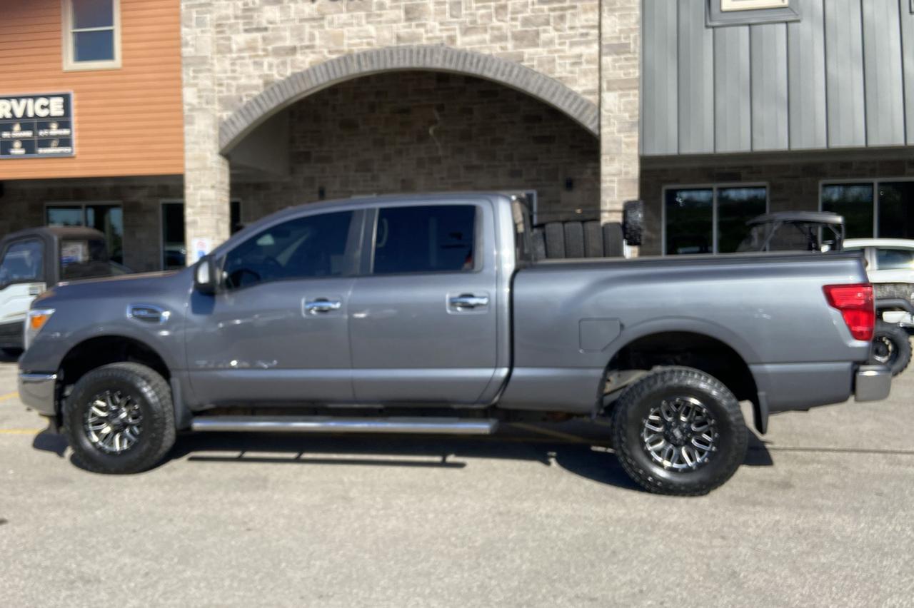 2018 Nissan Titan SV Photo