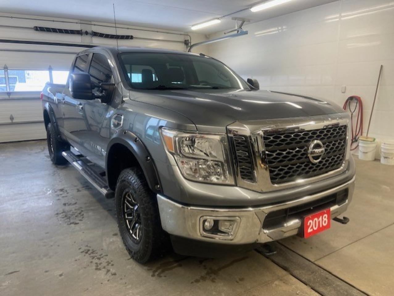 2018 Nissan Titan SV Photo3