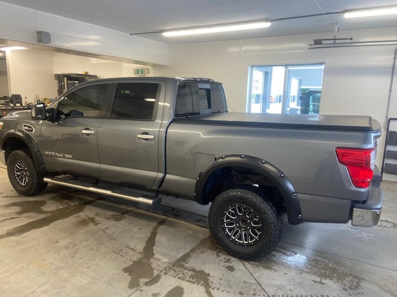 2018 Nissan Titan SV Photo