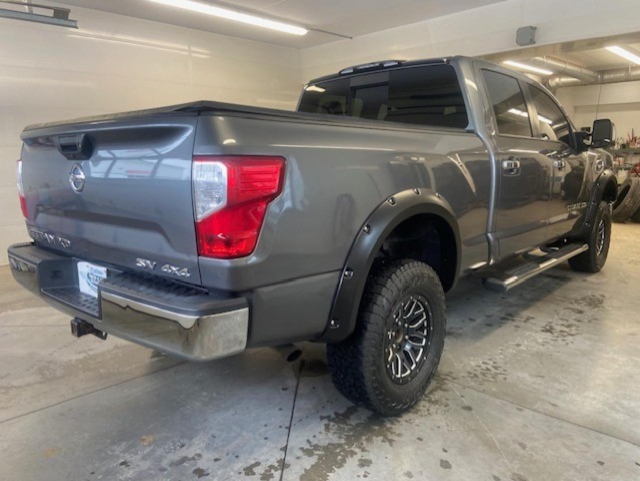 2018 Nissan Titan SV Photo
