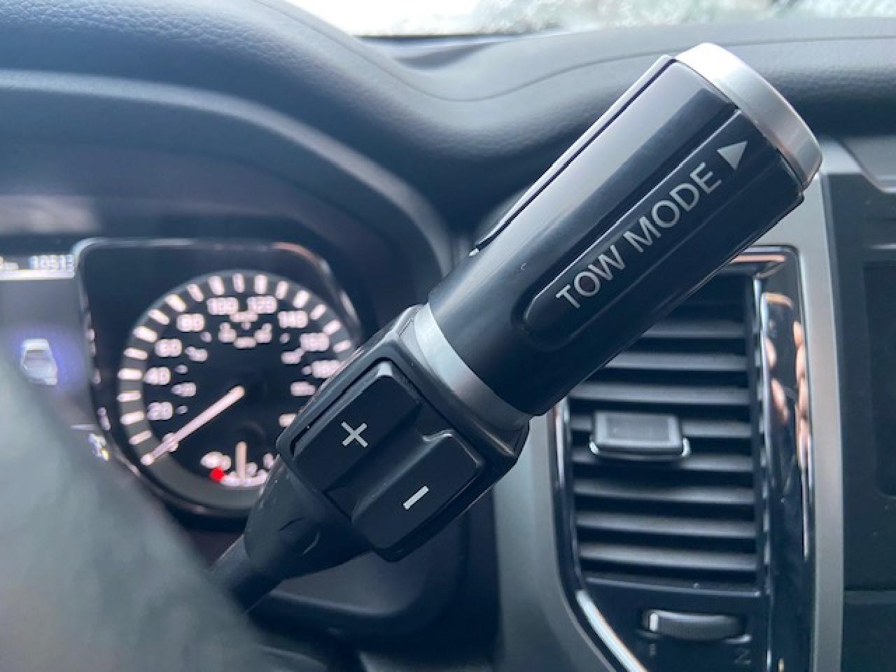 2018 Nissan Titan SV Photo