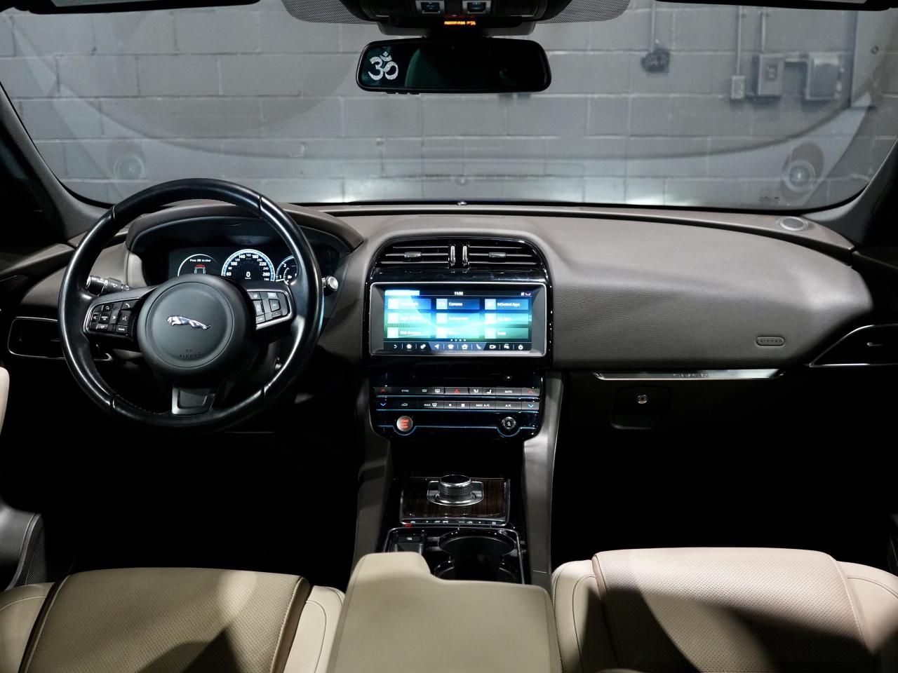 2017 Jaguar F-PACE Prestige/PANO/CARPLAY/MERIDIAN/NO ACCIDENT/LOW KM Photo