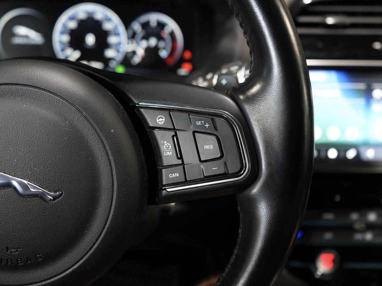 2017 Jaguar F-PACE Prestige/PANO/CARPLAY/MERIDIAN/NO ACCIDENT/LOW KM Photo