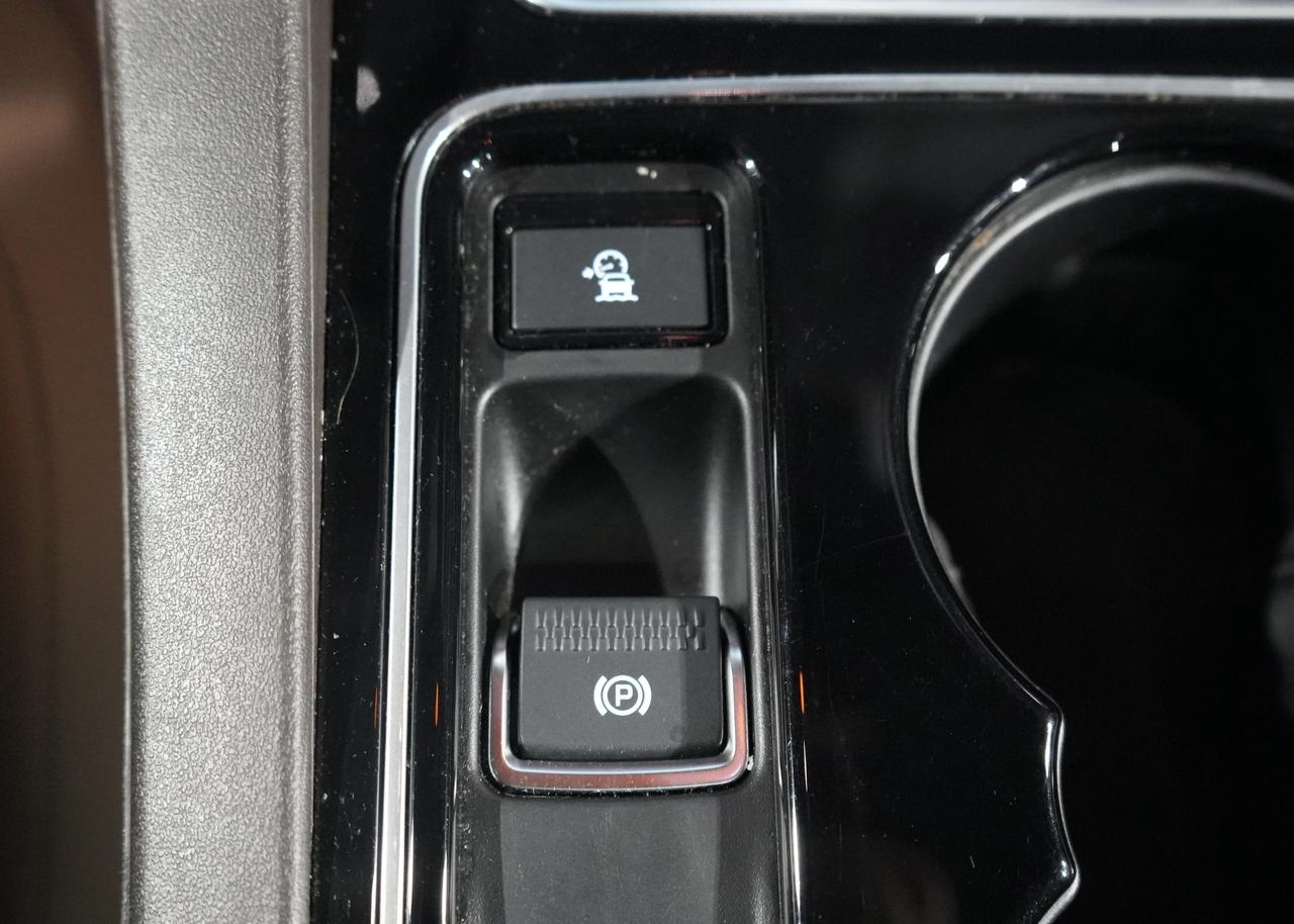 2017 Jaguar F-PACE Prestige/PANO/CARPLAY/MERIDIAN/NO ACCIDENT/LOW KM Photo