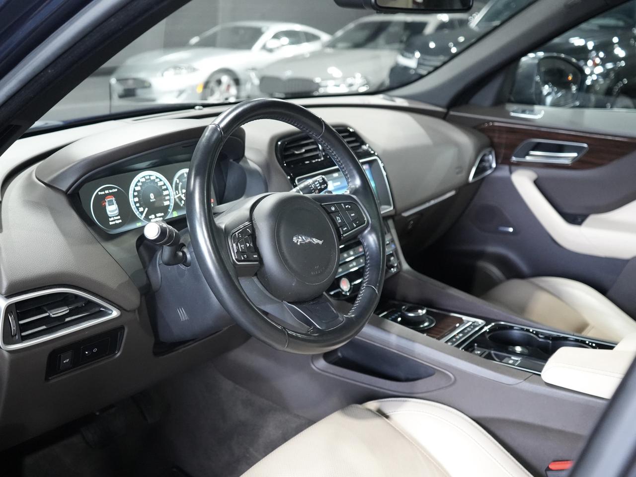 2017 Jaguar F-PACE Prestige/PANO/CARPLAY/MERIDIAN/NO ACCIDENT/LOW KM Photo