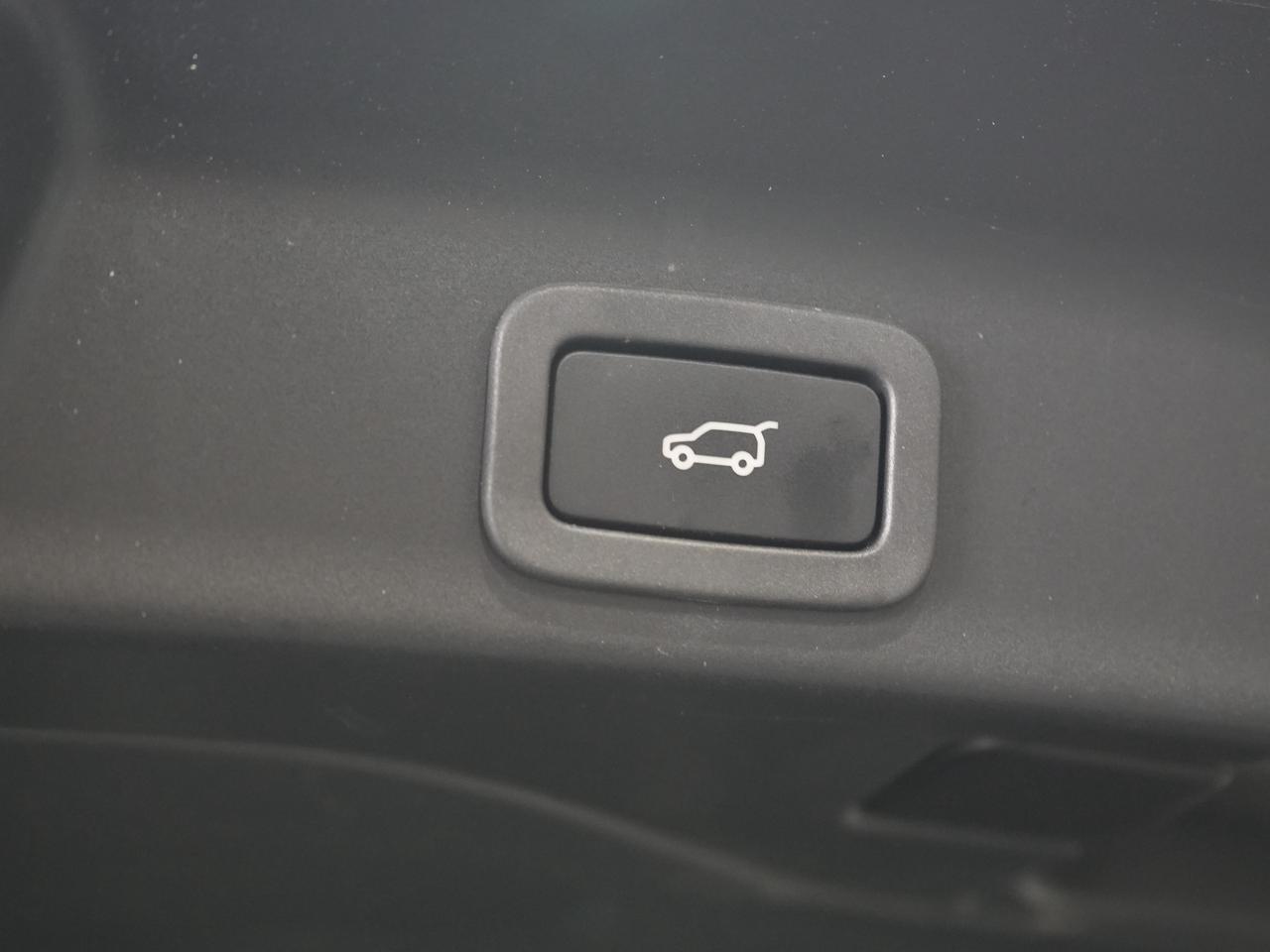 2017 Jaguar F-PACE Prestige/PANO/CARPLAY/MERIDIAN/NO ACCIDENT/LOW KM Photo