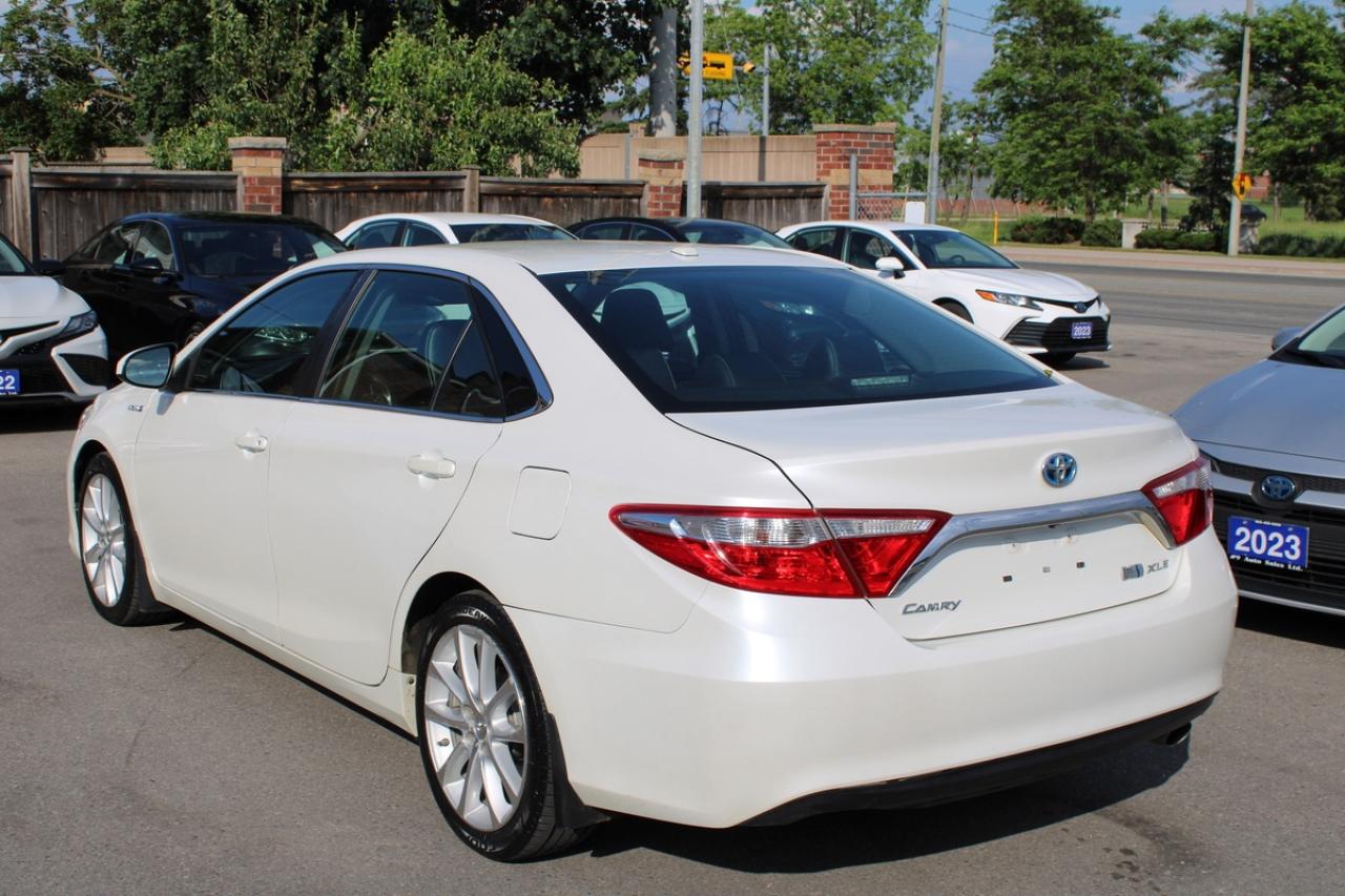 2017 Toyota Camry HYBRID XLE - Photo #4