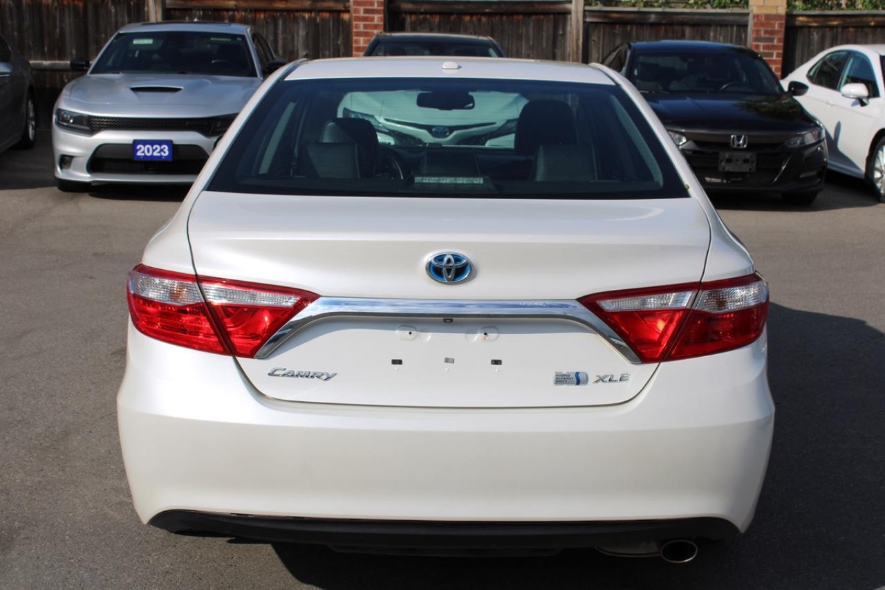 2017 Toyota Camry HYBRID XLE - Photo #5