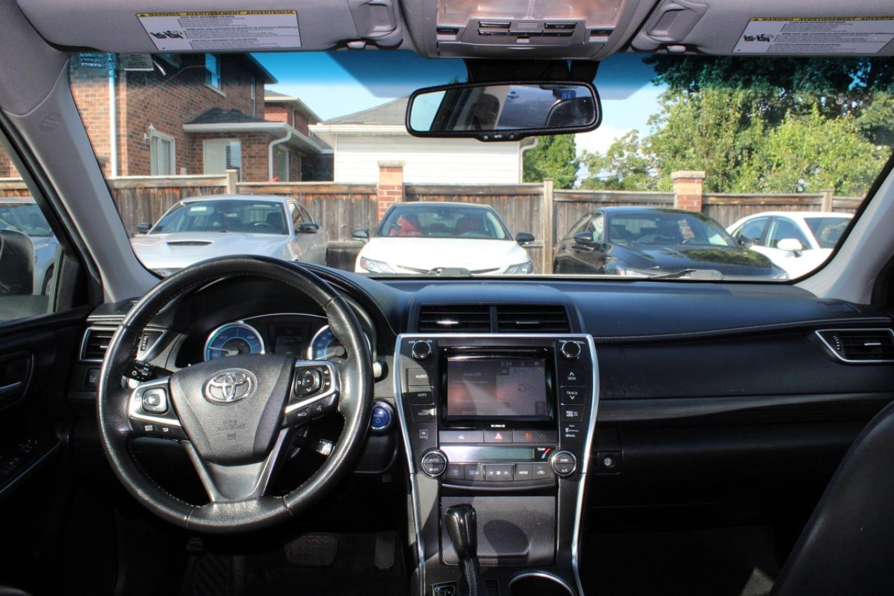 2017 Toyota Camry HYBRID XLE - Photo #8