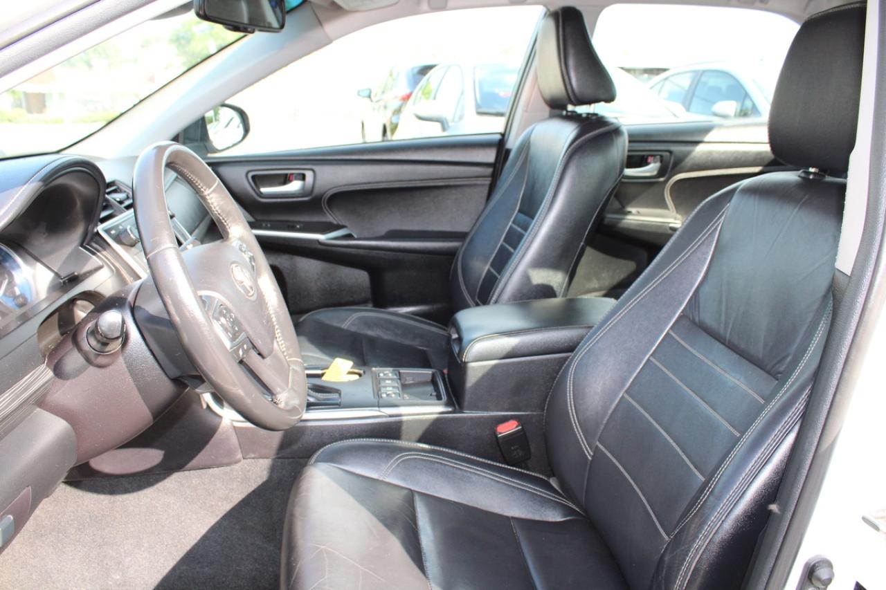 2017 Toyota Camry HYBRID XLE - Photo #9