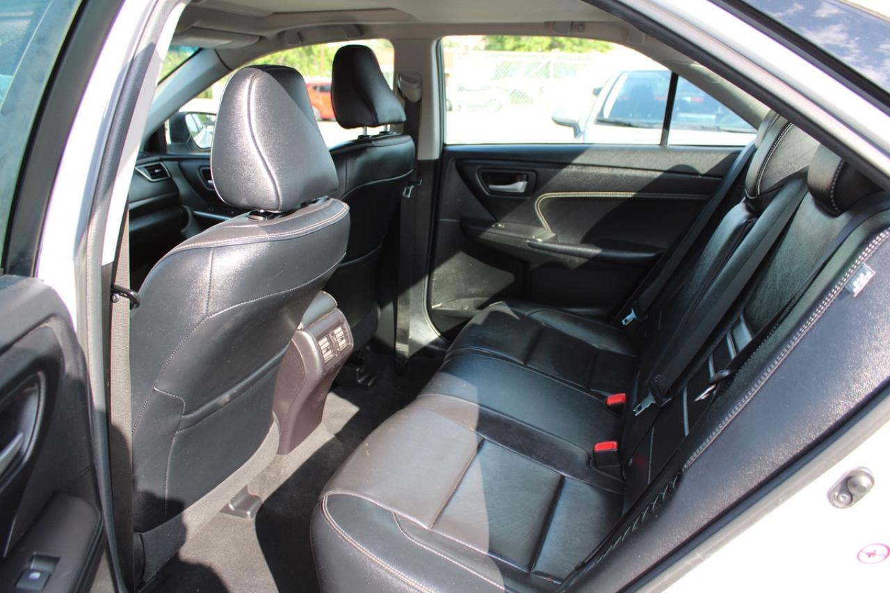 2017 Toyota Camry HYBRID XLE - Photo #7