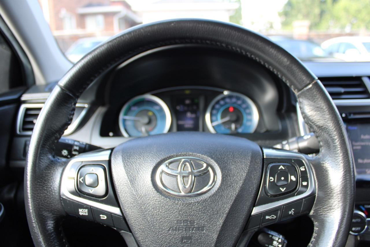 2017 Toyota Camry HYBRID XLE - Photo #11
