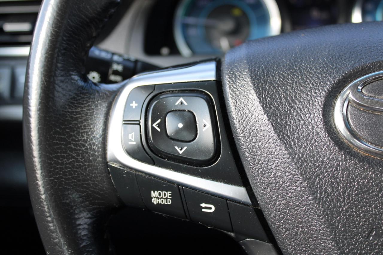 2017 Toyota Camry HYBRID XLE - Photo #13